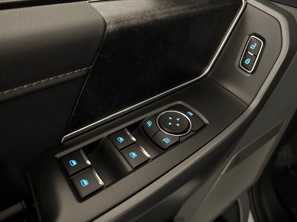 2025 Ford F-150 Lightning photo 24