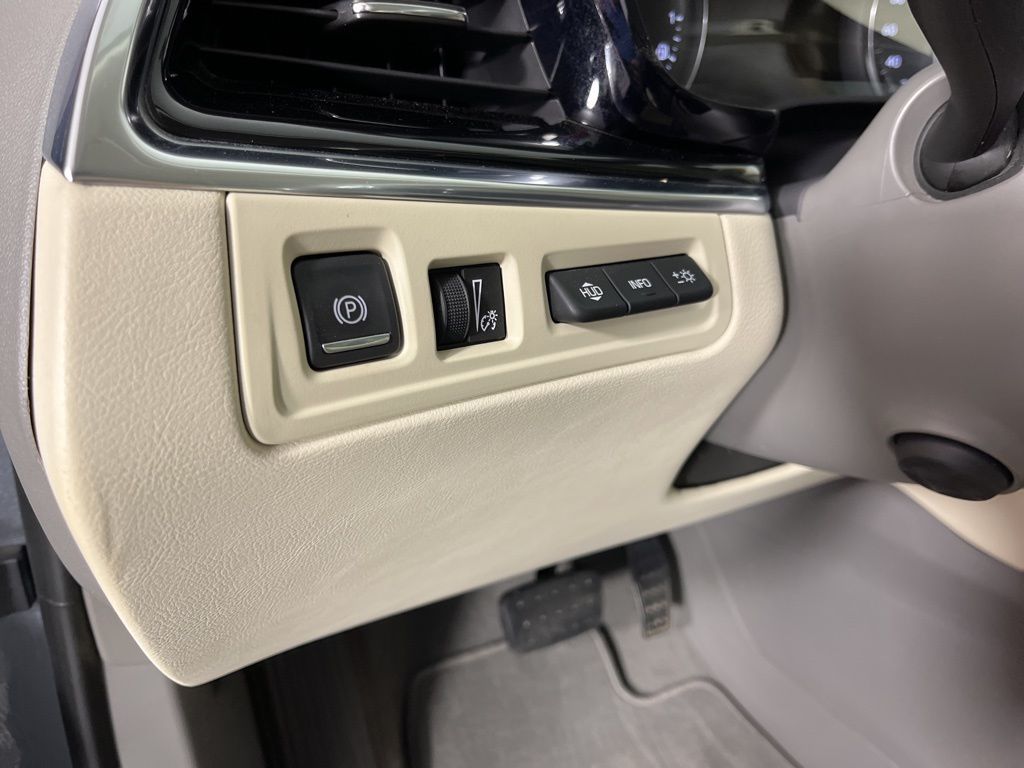 Thumbnail: 2020 Cadillac XT6 - 32