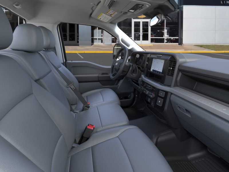 2026 Oxford White Ford Super Duty F-550 DRW XL RWD Chassis