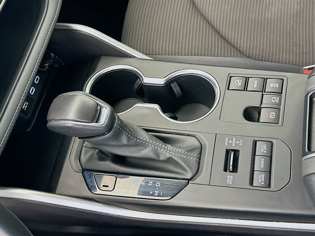 Thumbnail: 2024 Toyota Highlander - 17