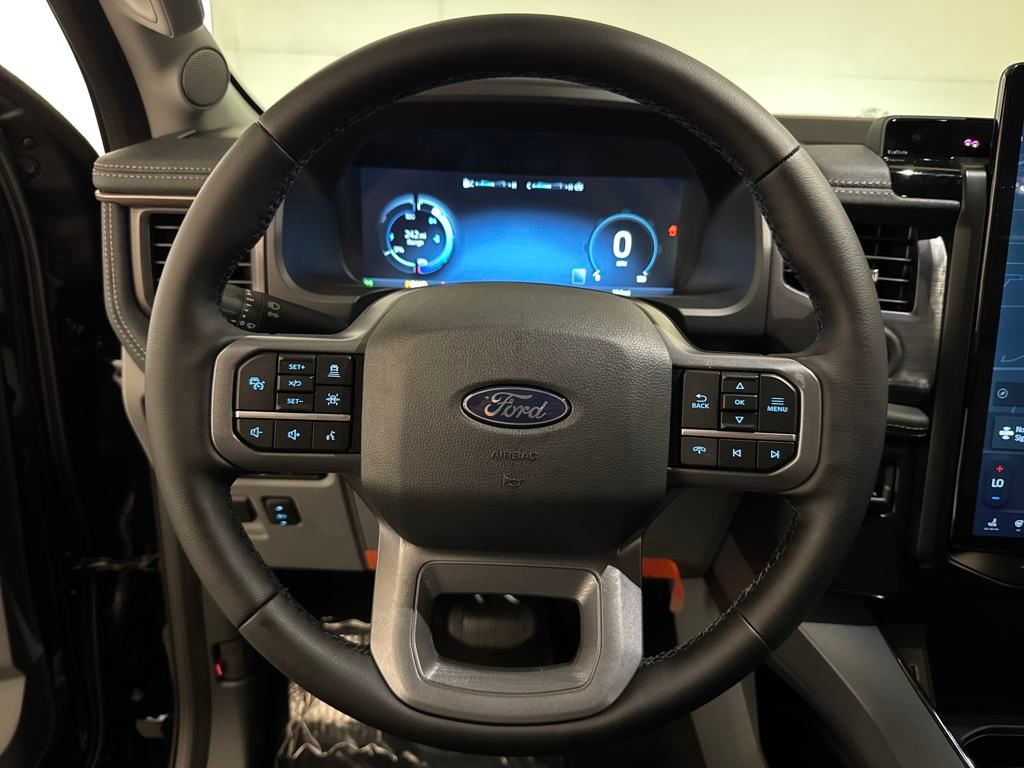 2025 Ford F-150 Lightning photo 8