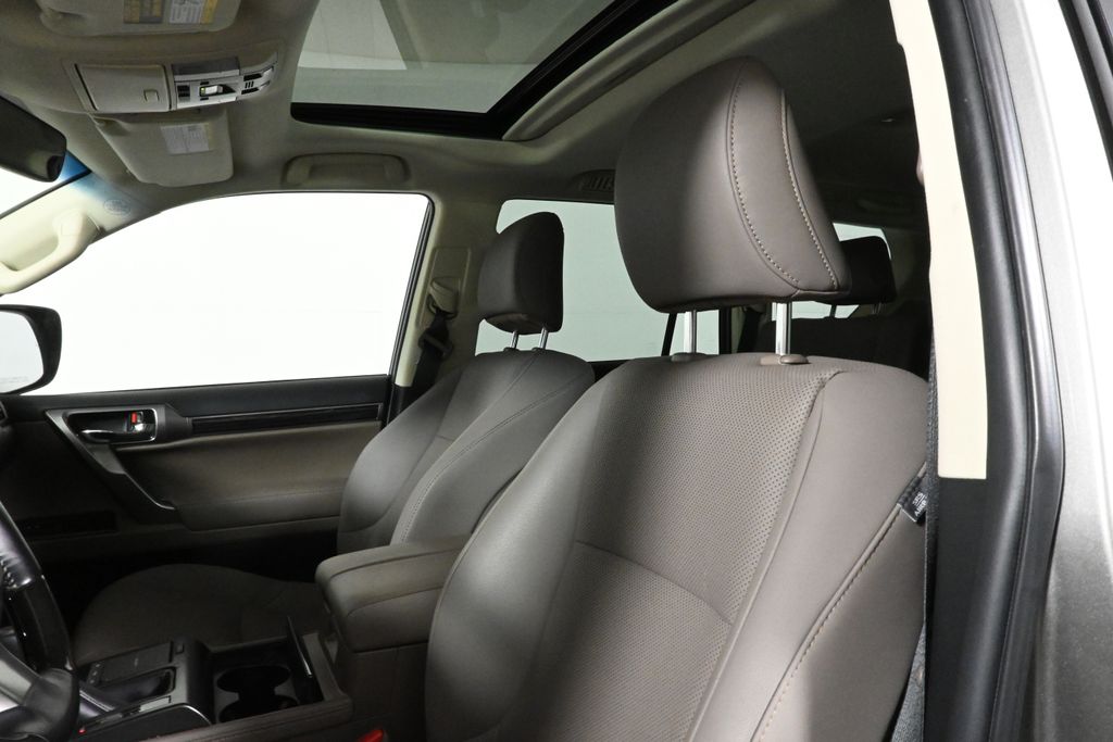 Thumbnail: 2022 Lexus GX - 4