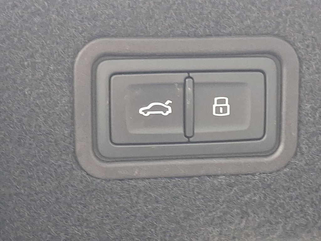 Thumbnail: 2023 Audi S8 - 29