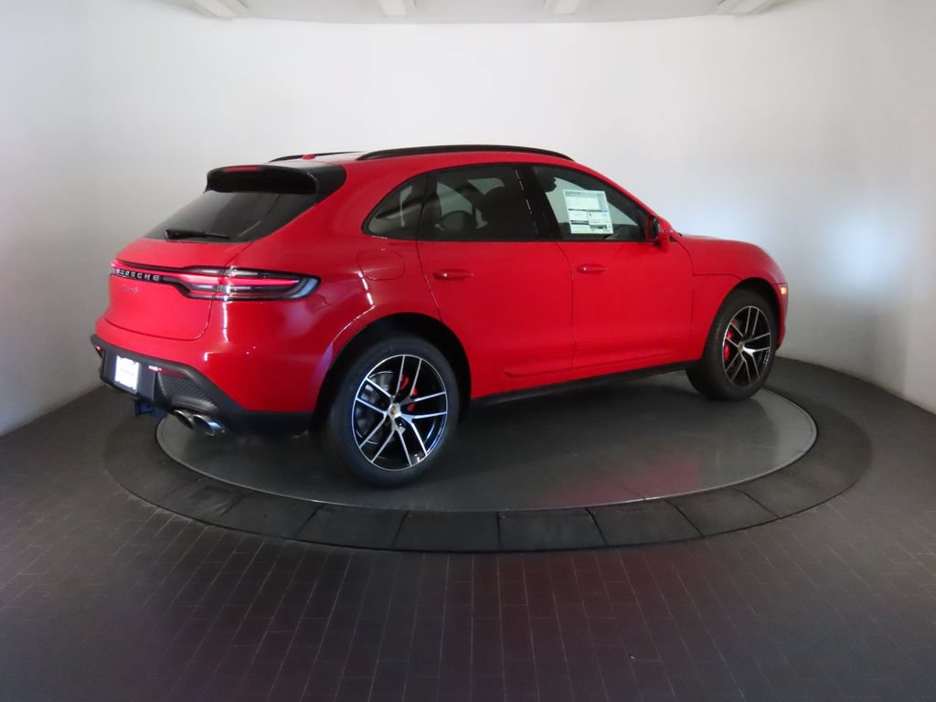 Thumbnail: 2026 Porsche Macan - 7