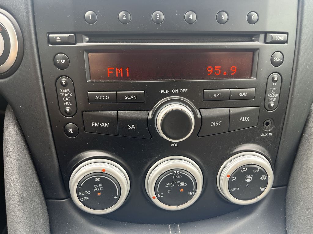 Thumbnail: 2013 Nissan Z - 22