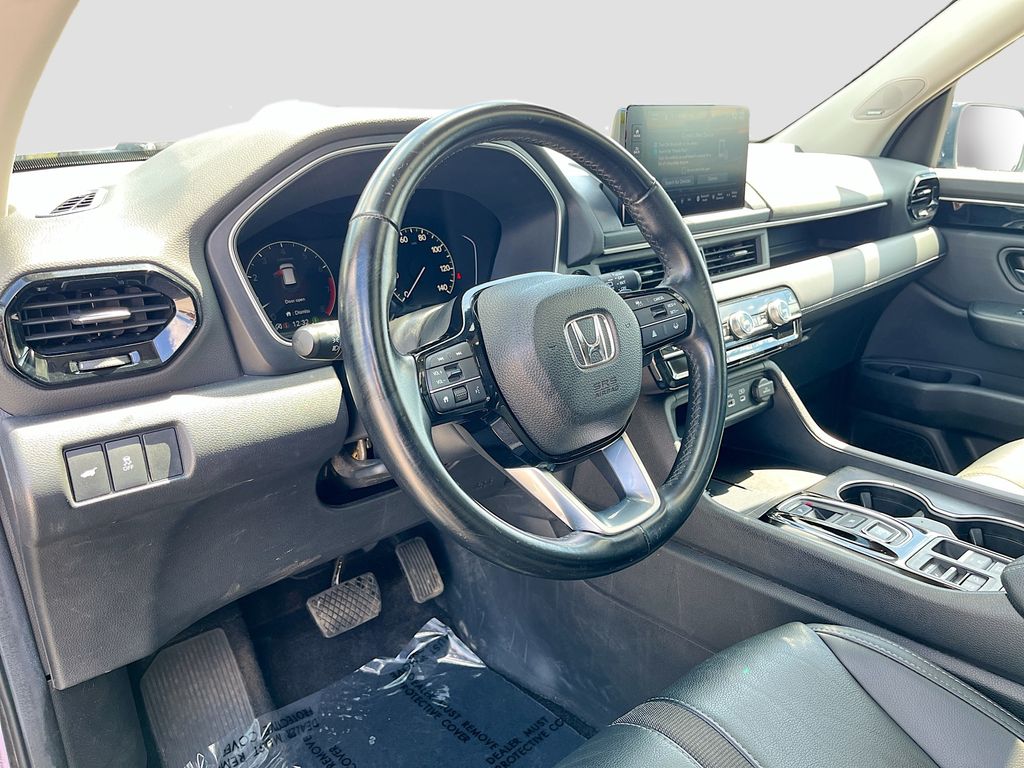 Used 2025 Black Honda Touring image 9