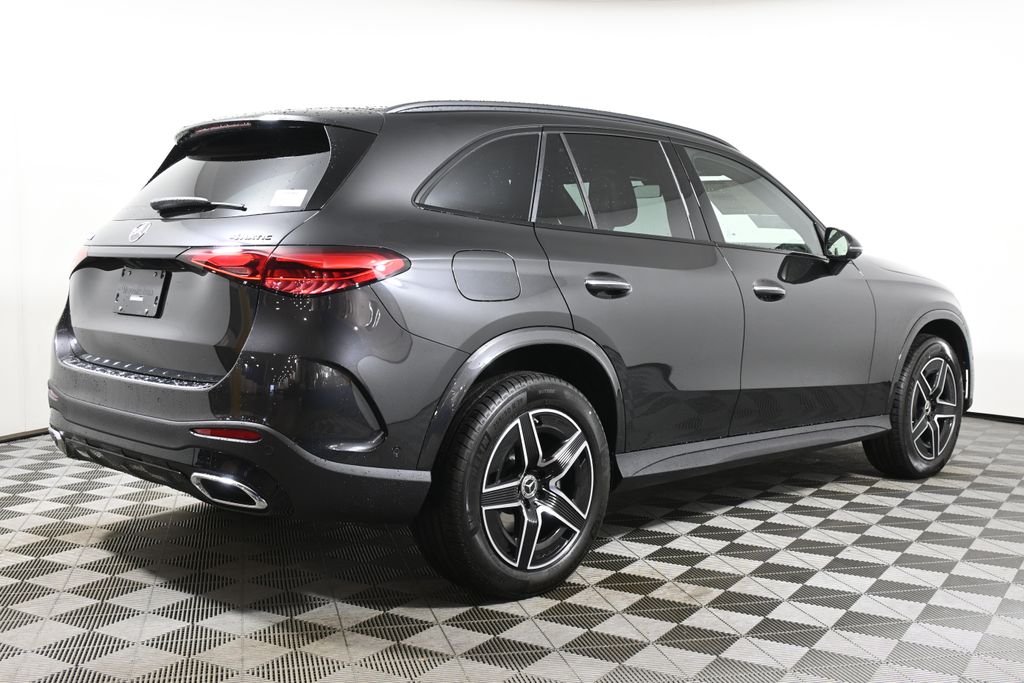 2025 Mercedes-Benz GLC 300 7