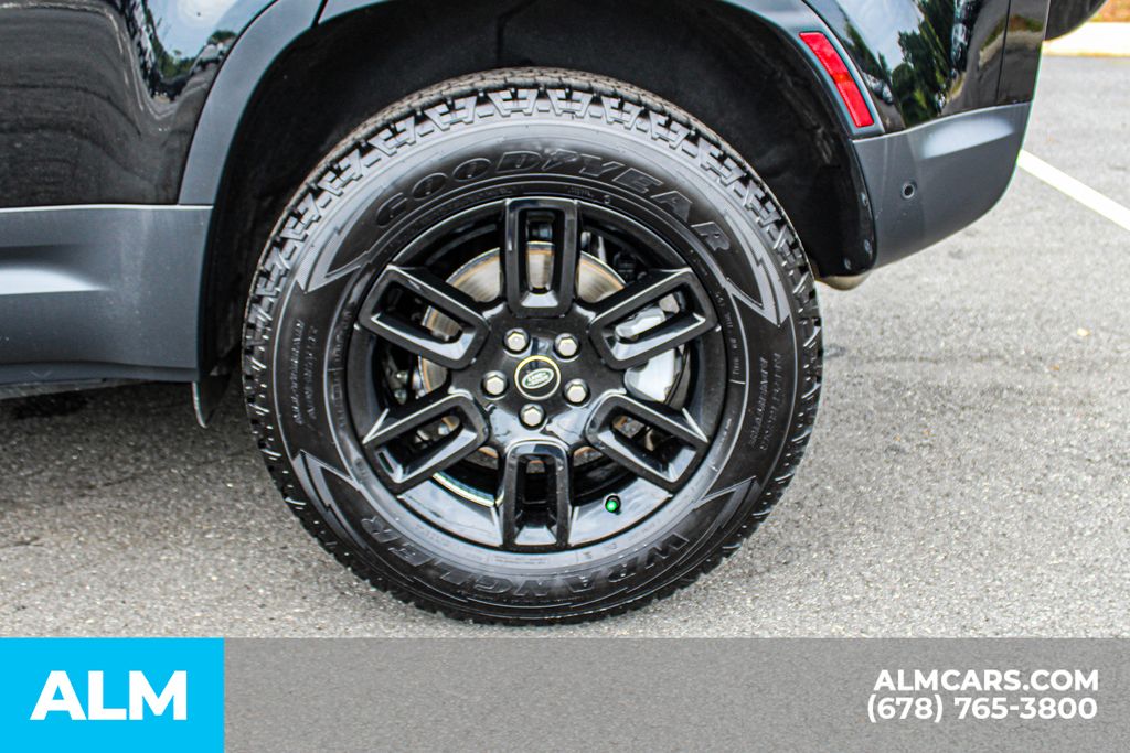 Used 2024 Black Land Rover S image 15