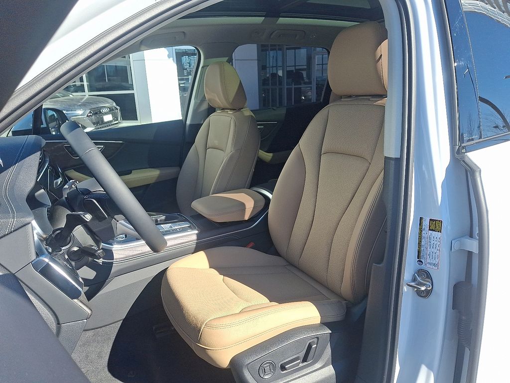 Thumbnail: 2026 Audi Q7 - 10