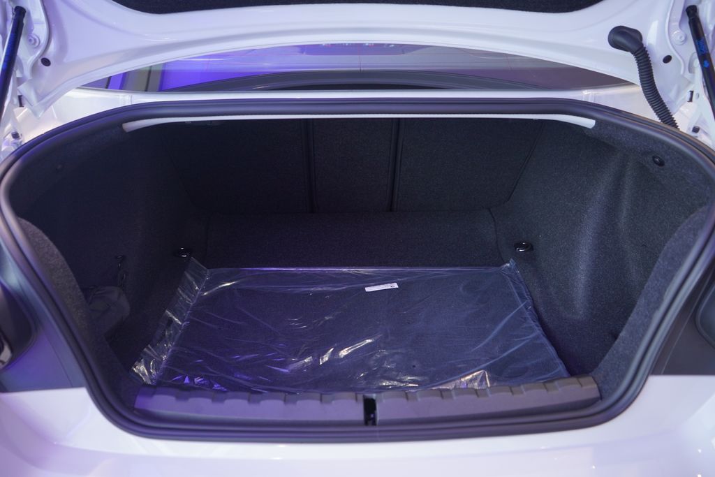 Thumbnail: 2025 BMW M2 - 24