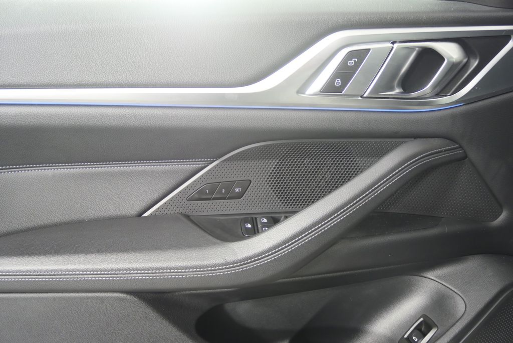 Thumbnail: 2022 BMW i4 - 9