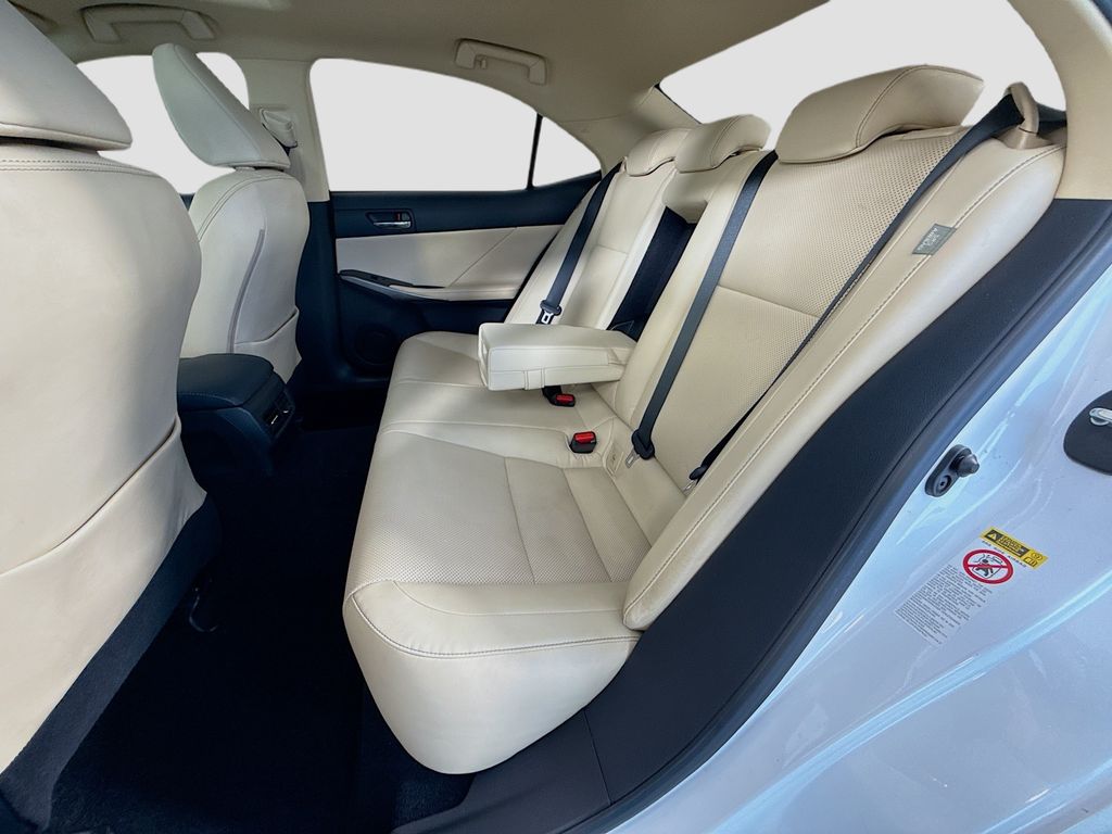 Thumbnail: 2014 Lexus IS - 22