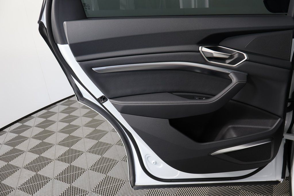 Thumbnail: 2024 Audi Q8 e-tron - 13