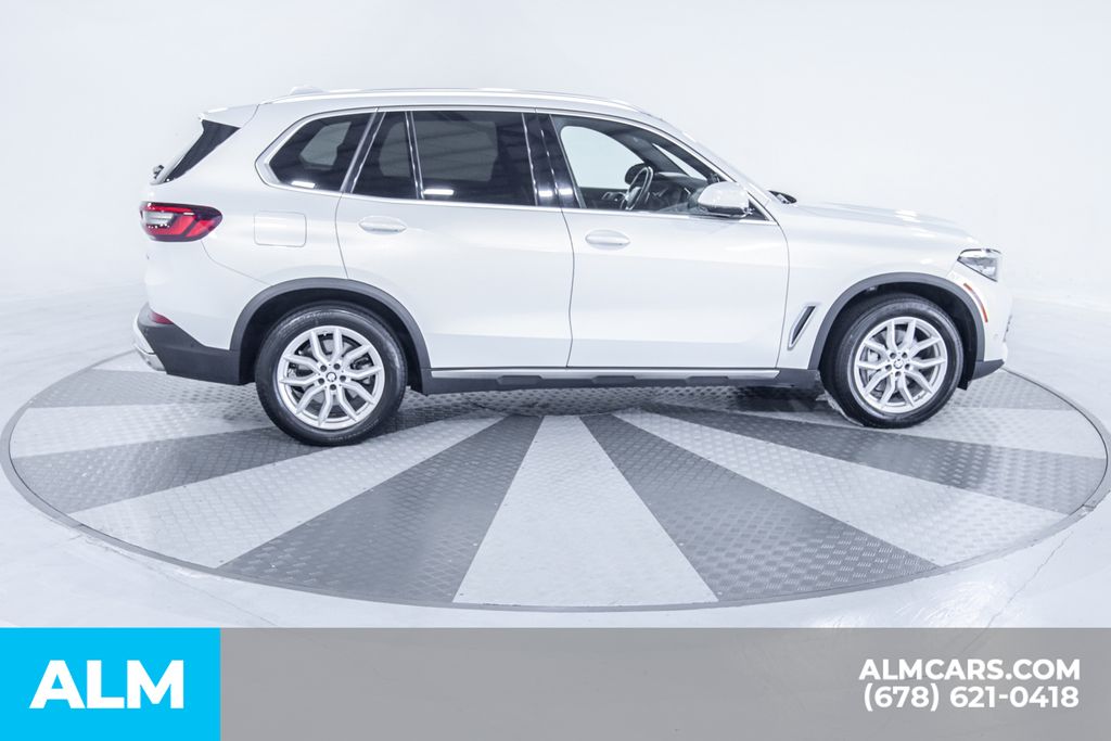 Used 2023 White BMW xDrive40i image 12