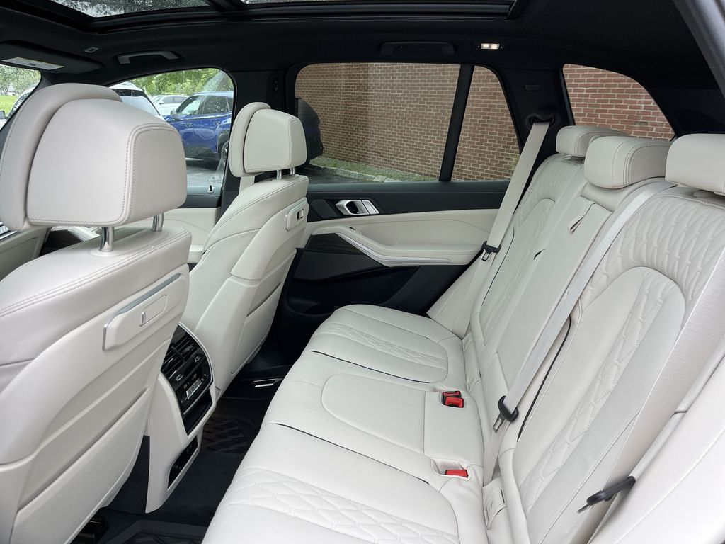 2026 BMW X5 M60i 23