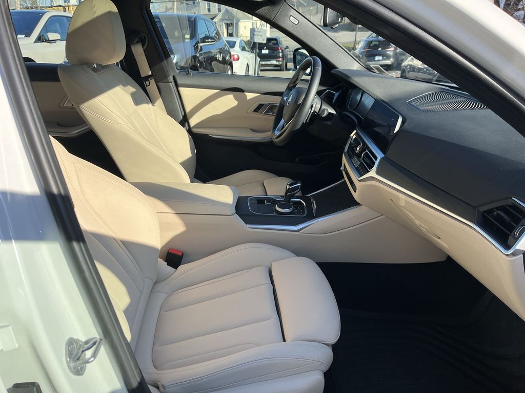 Thumbnail: 2021 BMW 3 Series - 26