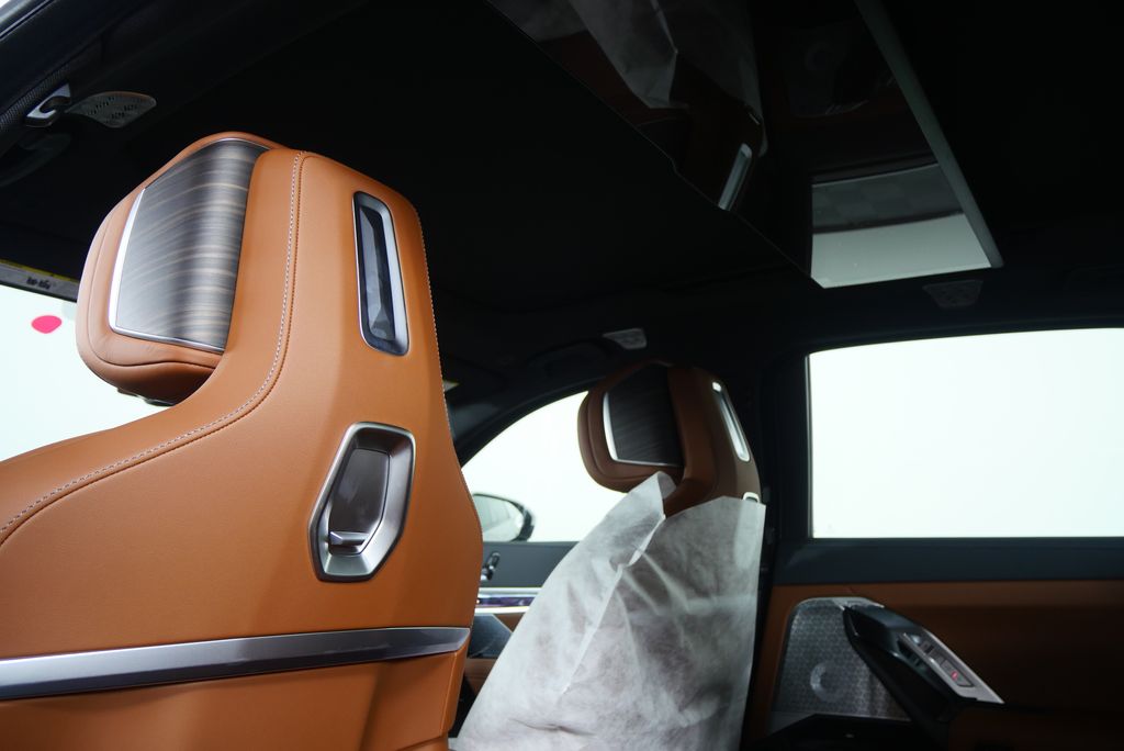 Thumbnail: 2026 BMW 7 Series - 18
