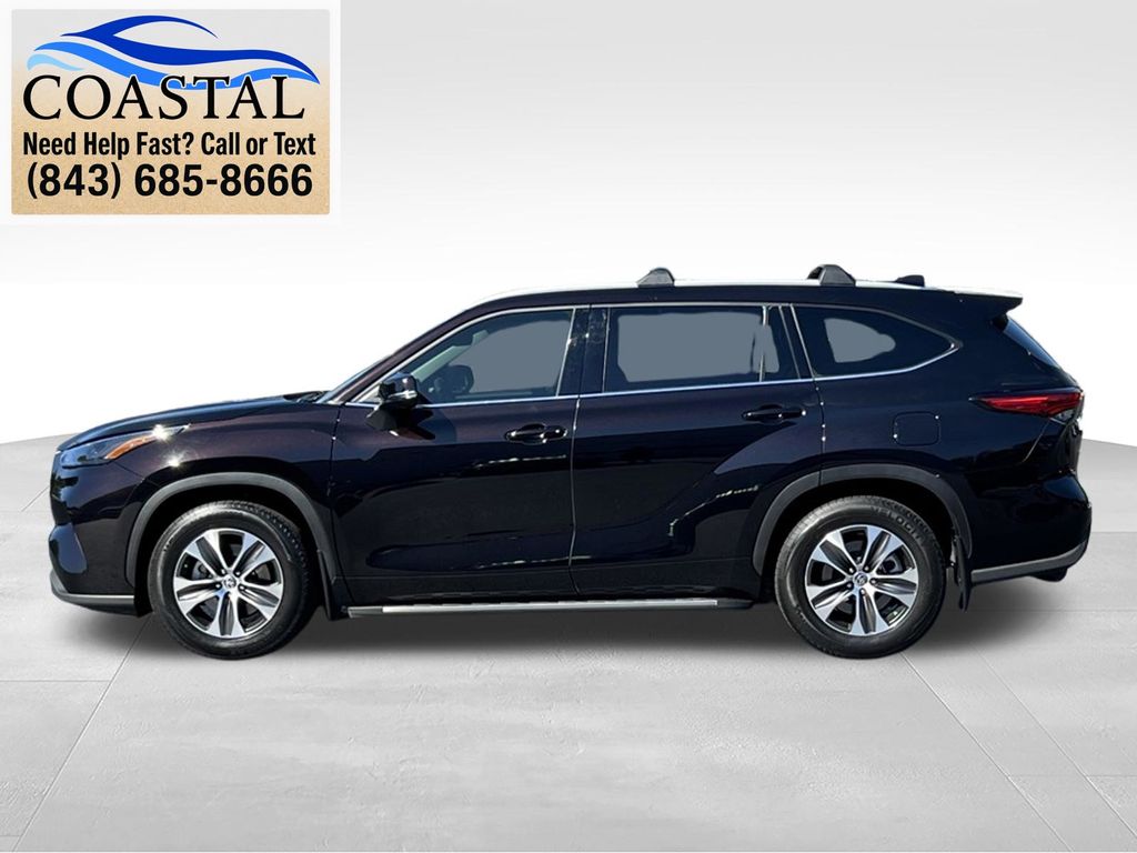 2022 Toyota Highlander XLE Brown at Davis Toyota of Orangeburg