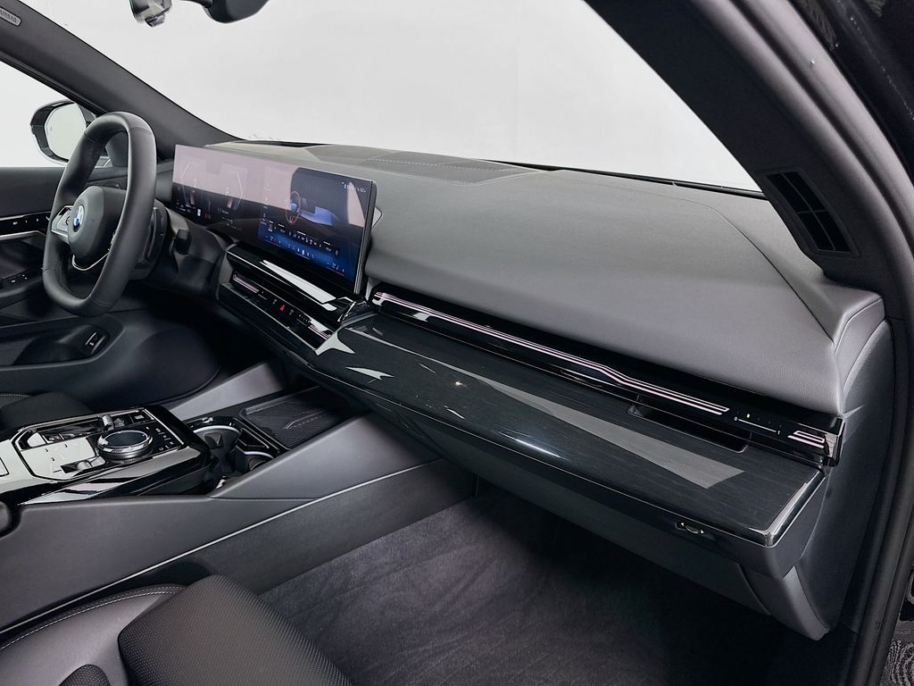 Thumbnail: 2025 BMW 5 Series - 30