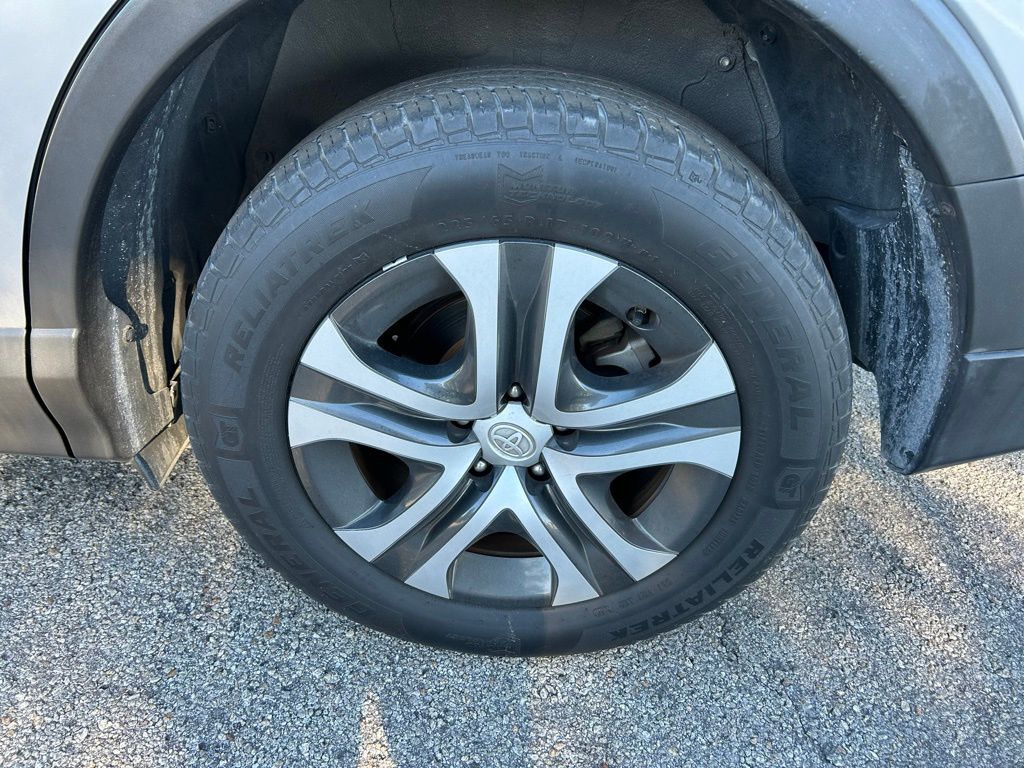 Thumbnail: 2018 Toyota RAV4 - 9