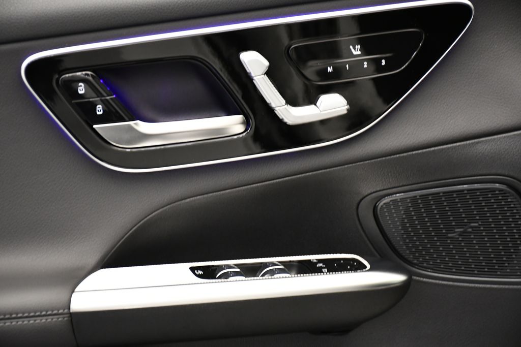 Thumbnail: 2026 Mercedes-Benz GLC - 32