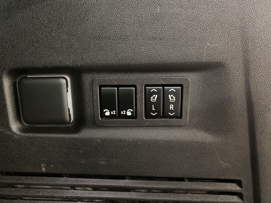 2023 Chevrolet Suburban Premier photo