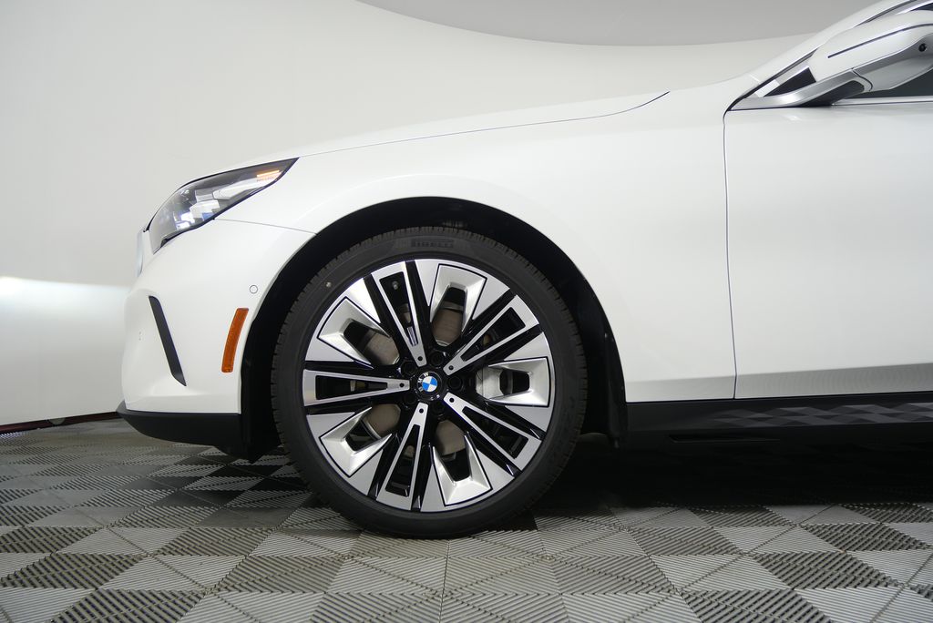Thumbnail: 2026 BMW 5 Series - 7