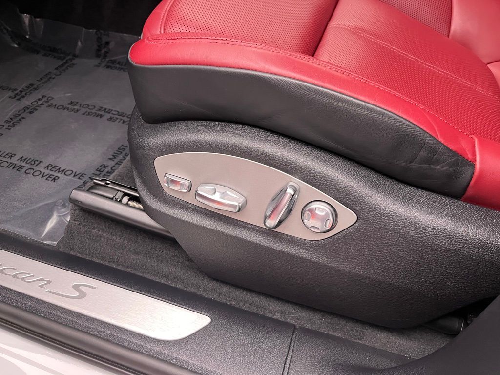 Thumbnail: 2024 Porsche Macan - 31