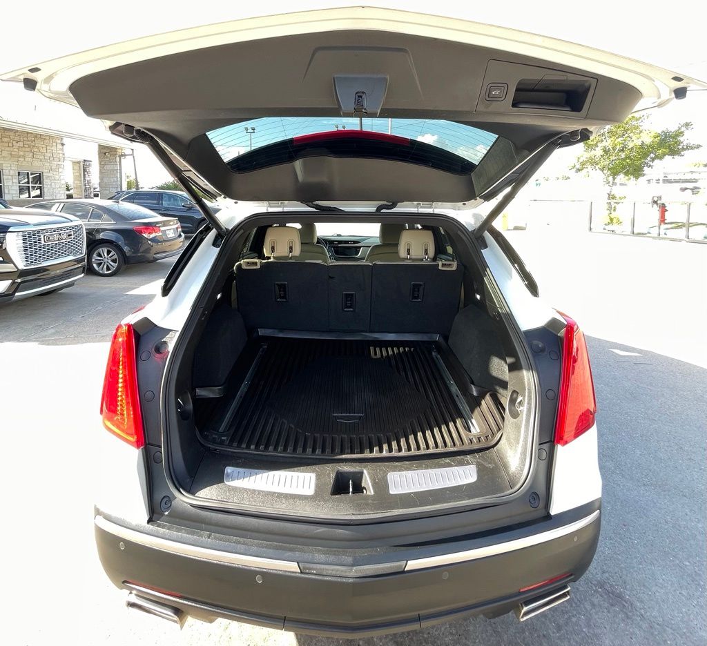 2019 Cadillac XT5 Luxury White at Cook Ford