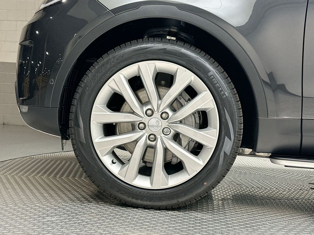 Thumbnail: 2026 Land Rover Discovery - 5