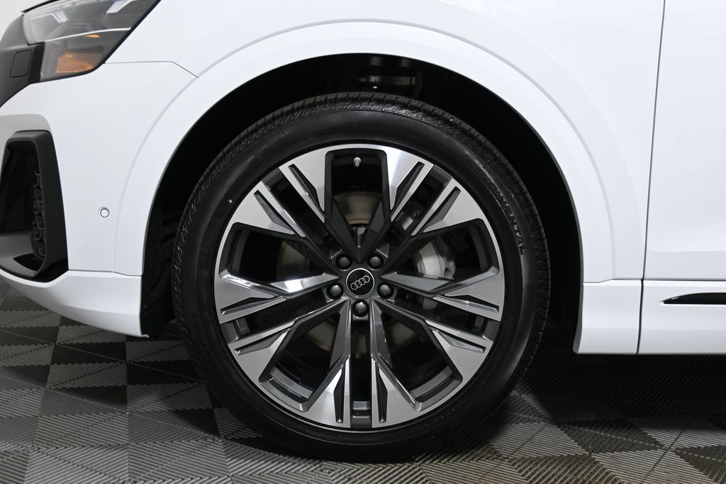 Thumbnail: 2026 Audi Q8 - 11