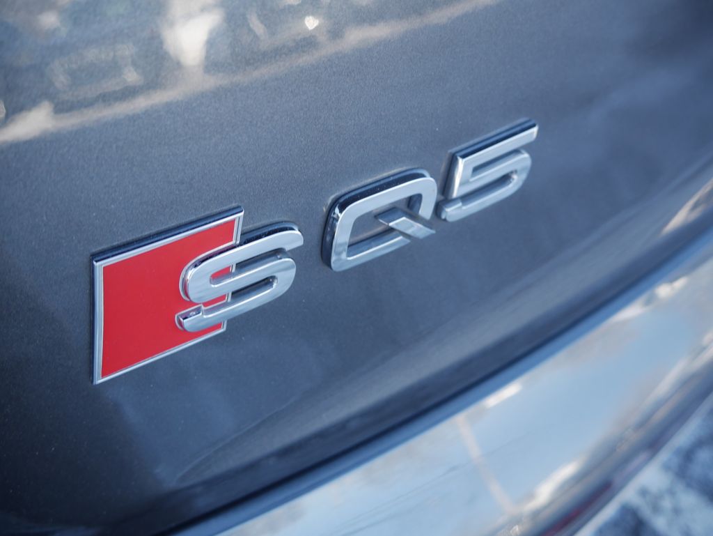 Thumbnail: 2023 Audi SQ5 - 9