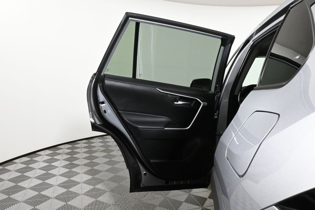 2023 Toyota RAV4 XLE 32