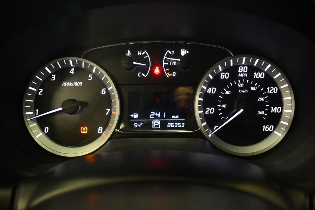 Thumbnail: 2015 Nissan Sentra - 26