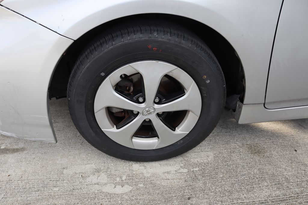 Thumbnail: 2015 Toyota Prius - 4