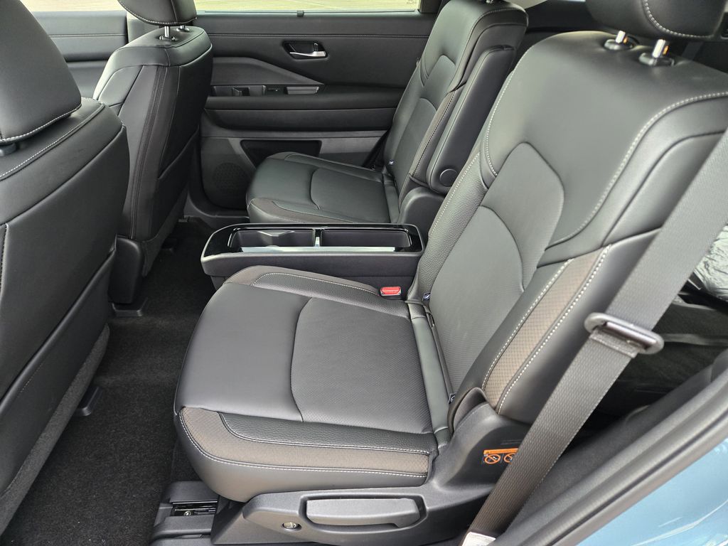 2026 Nissan Pathfinder SL - 8