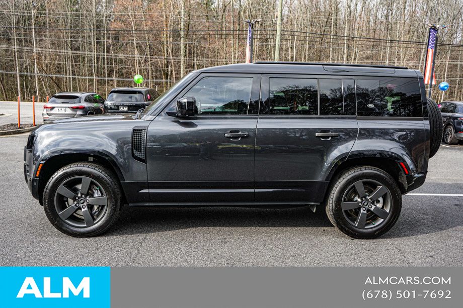 Used 2023 Gray Land Rover X-Dynamic SE image 8