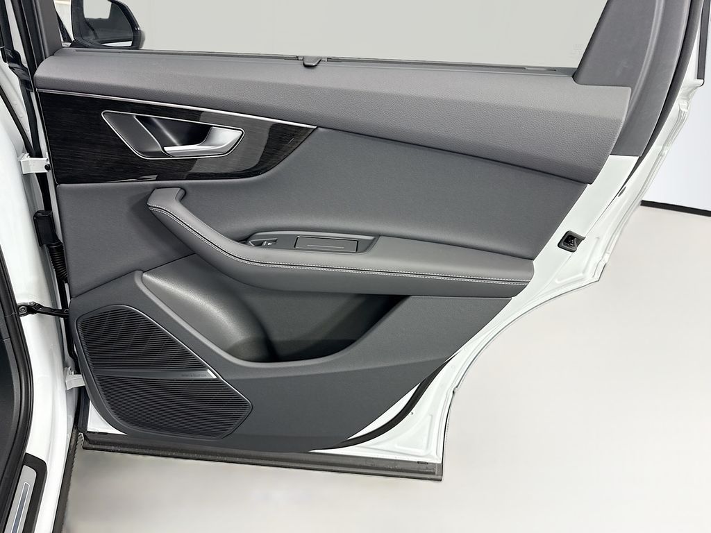 Thumbnail: 2026 Audi Q7 - 26