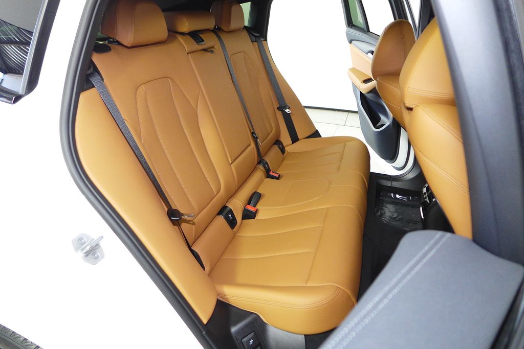 Thumbnail: 2025 BMW X4 - 20