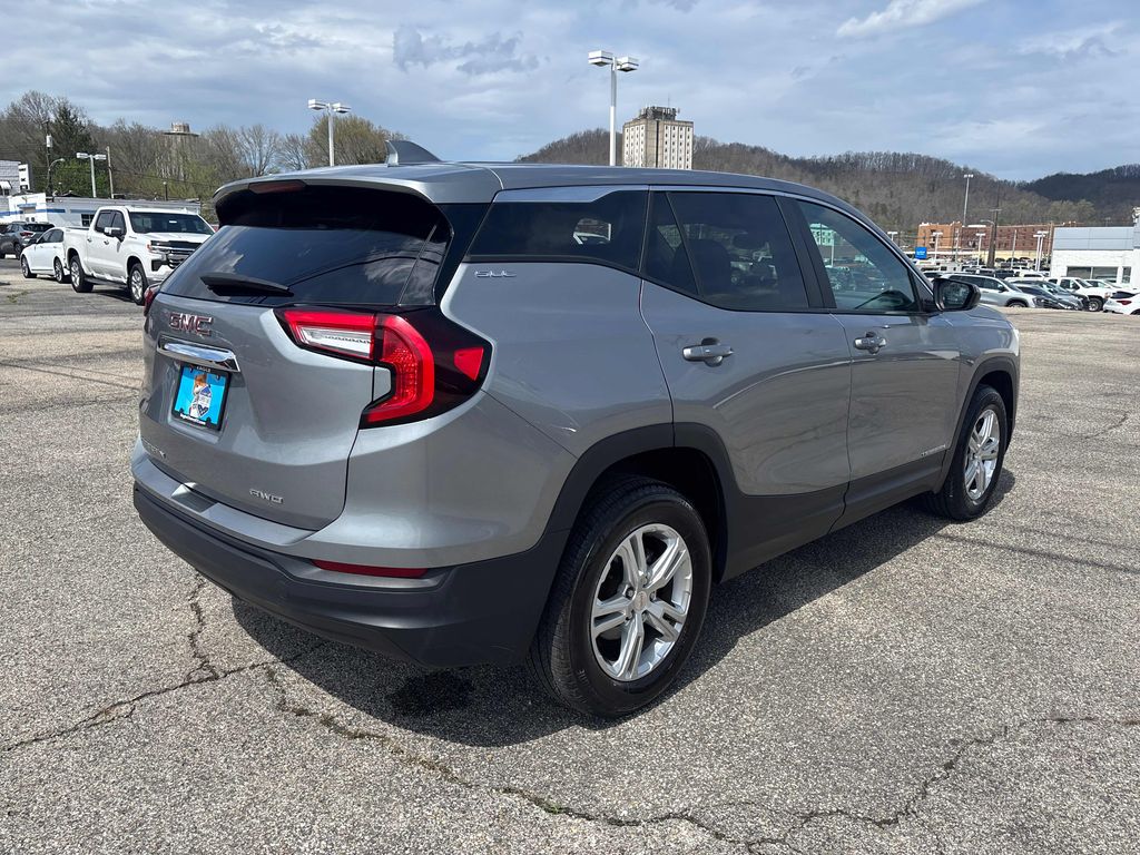 View vehicle photo 5