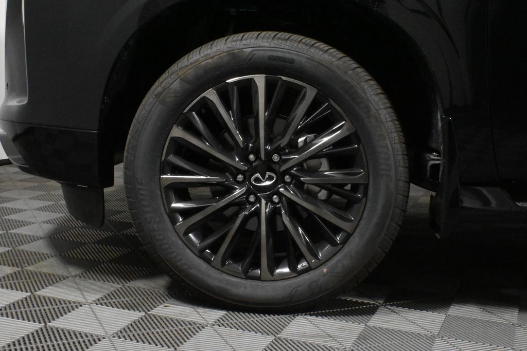 Thumbnail: 2025 INFINITI QX80 - 12