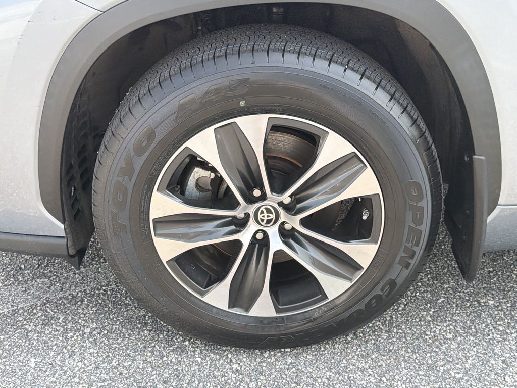 Used 2021 Toyota Highlander Hybrid SUV