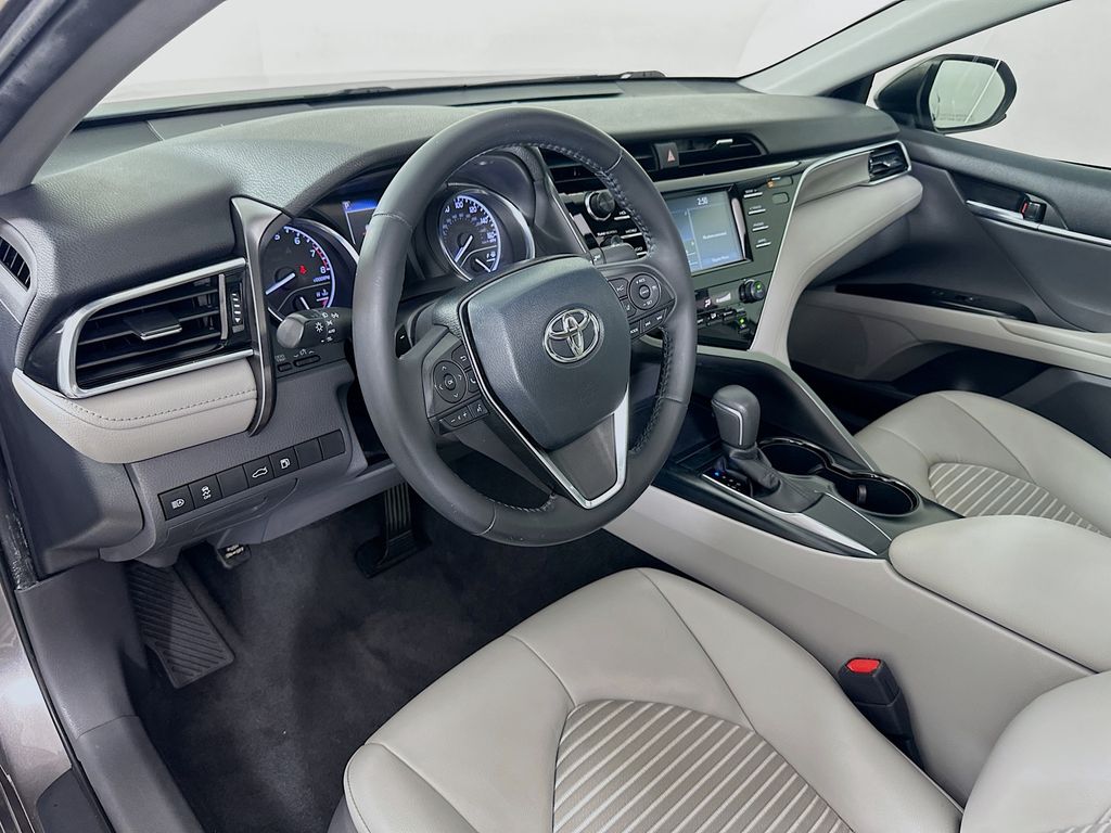 Thumbnail: 2018 Toyota Camry - 9