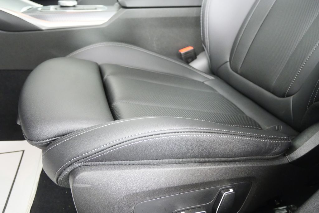 Thumbnail: 2025 BMW 3 Series - 9