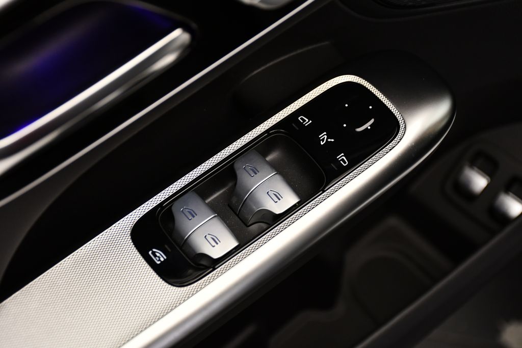 2025 Mercedes-Benz GLC 350 32
