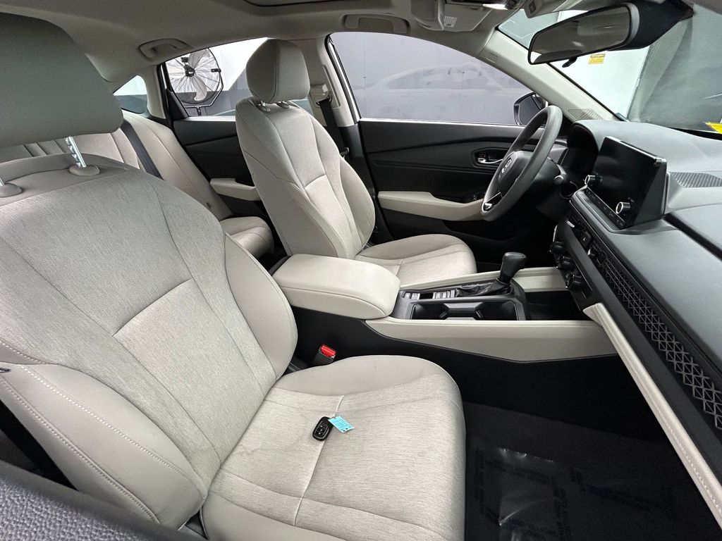 Used 2023 White Honda EX image 46