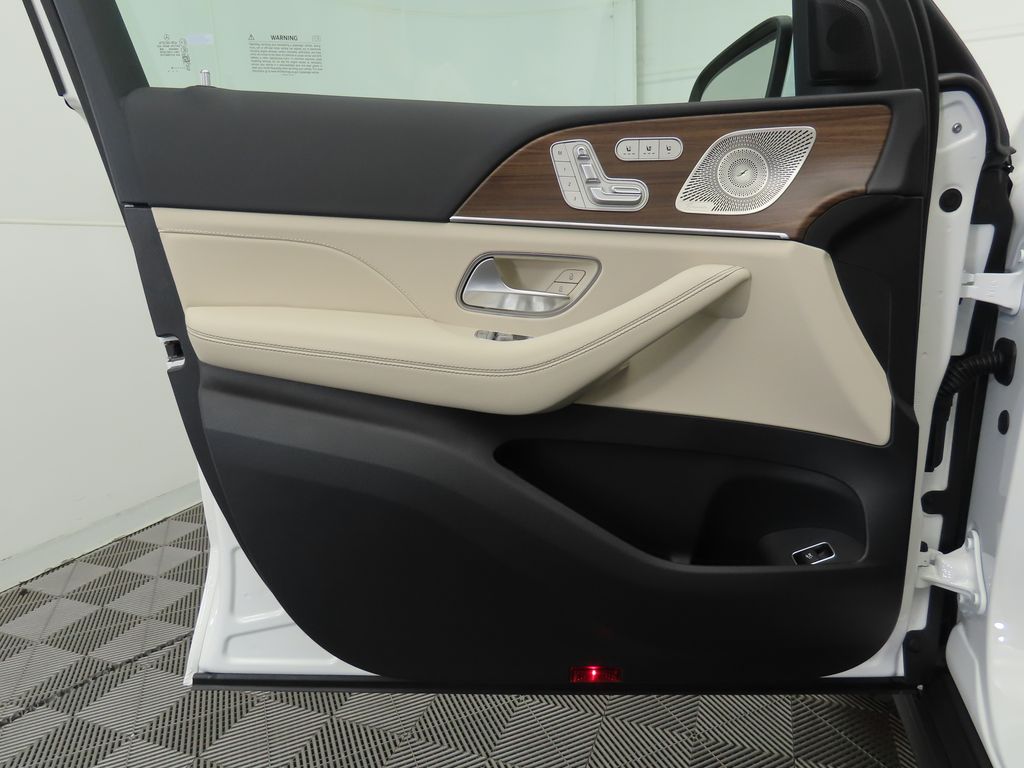2025 Mercedes-Benz GLS 450 4MATIC 25