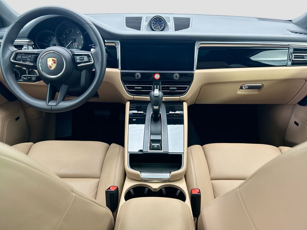 Thumbnail: 2025 Porsche Macan - 15