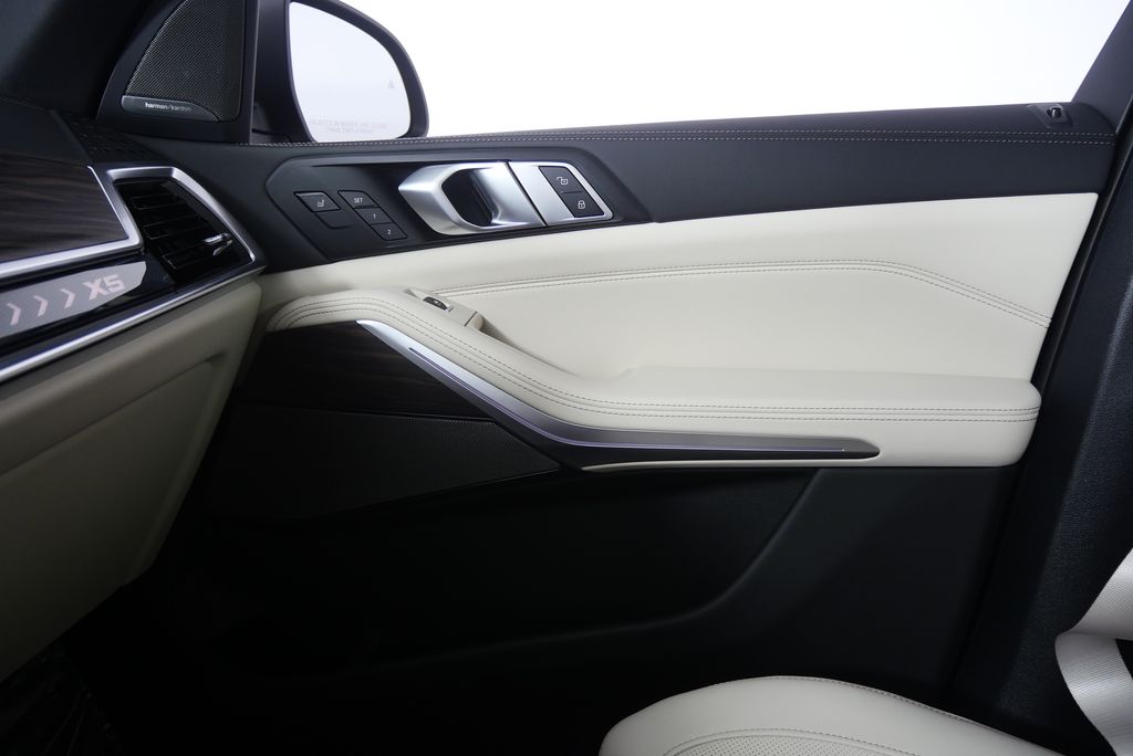 Thumbnail: 2026 BMW X5 - 24