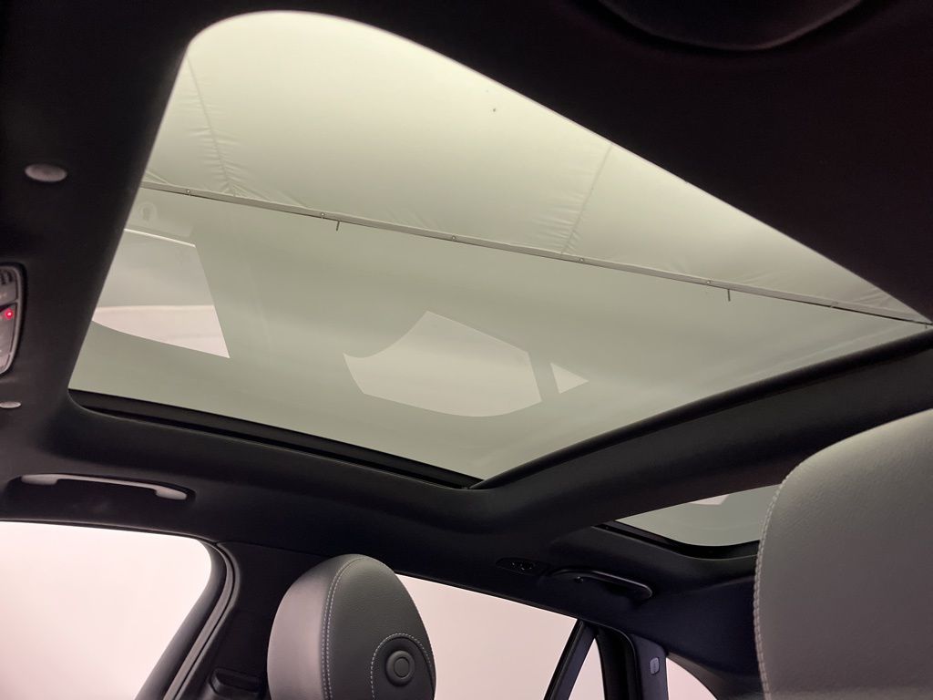 Thumbnail: 2022 Mercedes-Benz GLC - 22